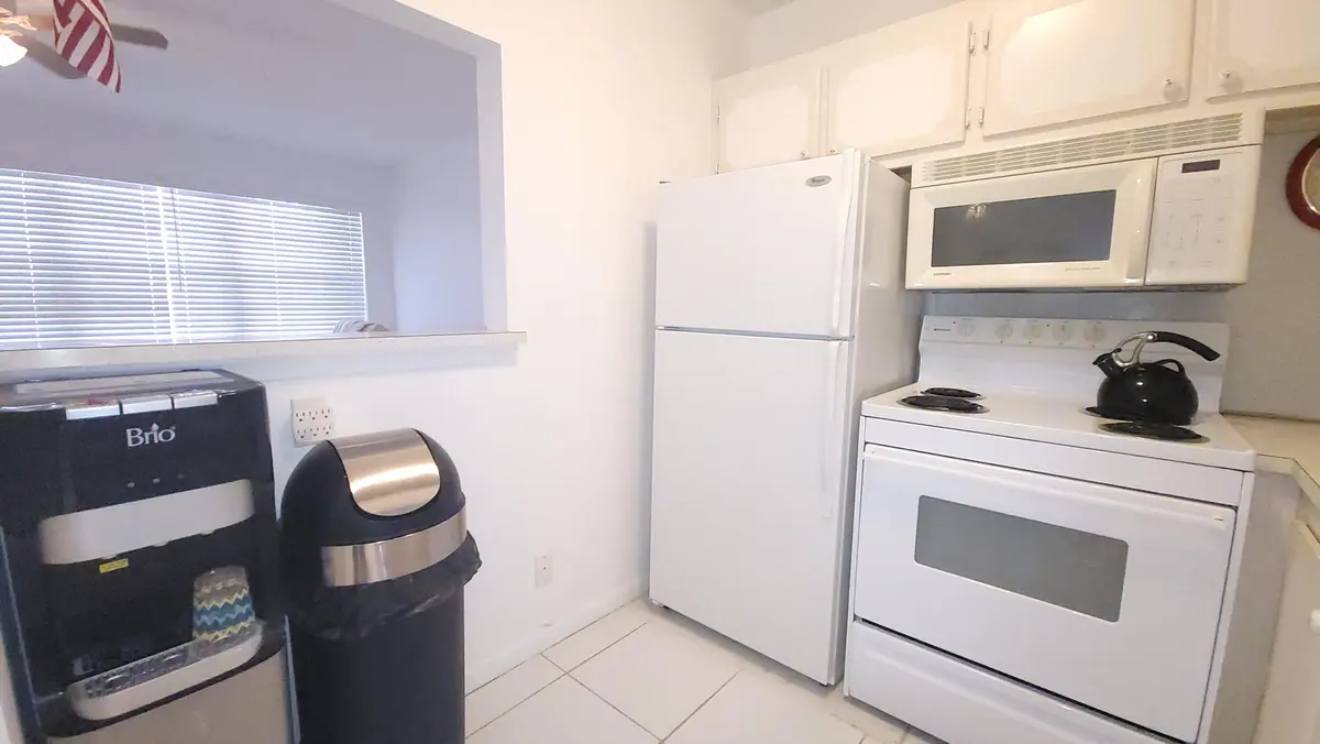 319 Chatham P, West Palm Beach, FL – photo 8