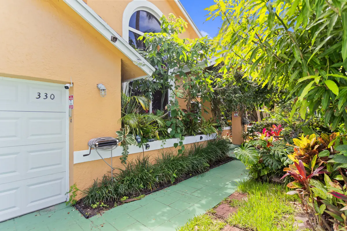 585A2661 at 330 Prairie Rose Lane, Boca Raton