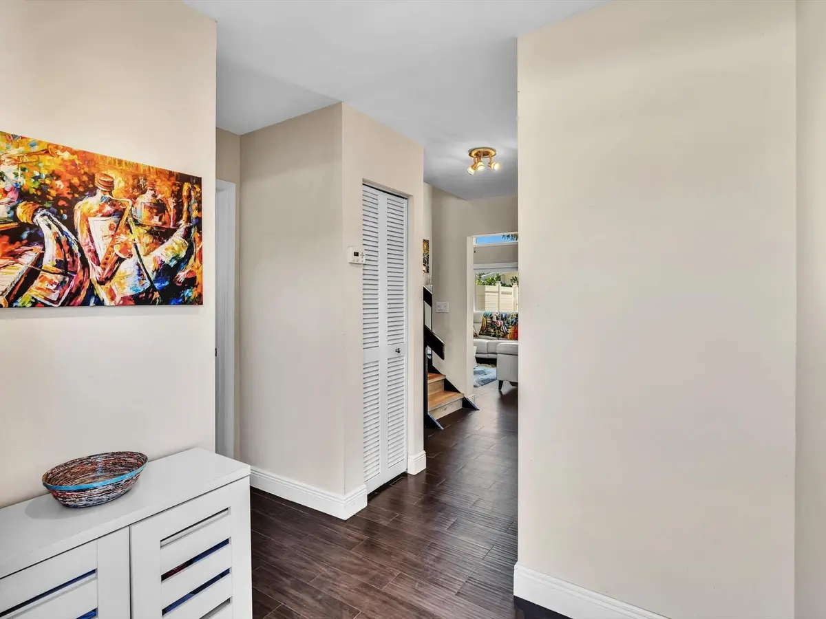 Photo 3 at 3432 NE 16th Avenue, Oakland Park