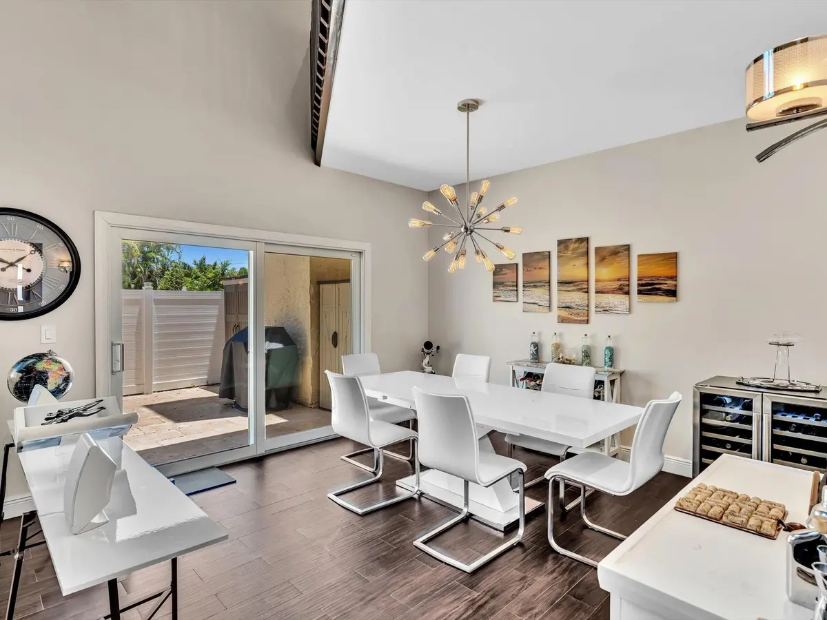 Dinning area at 3432 NE 16th Avenue, Oakland Park