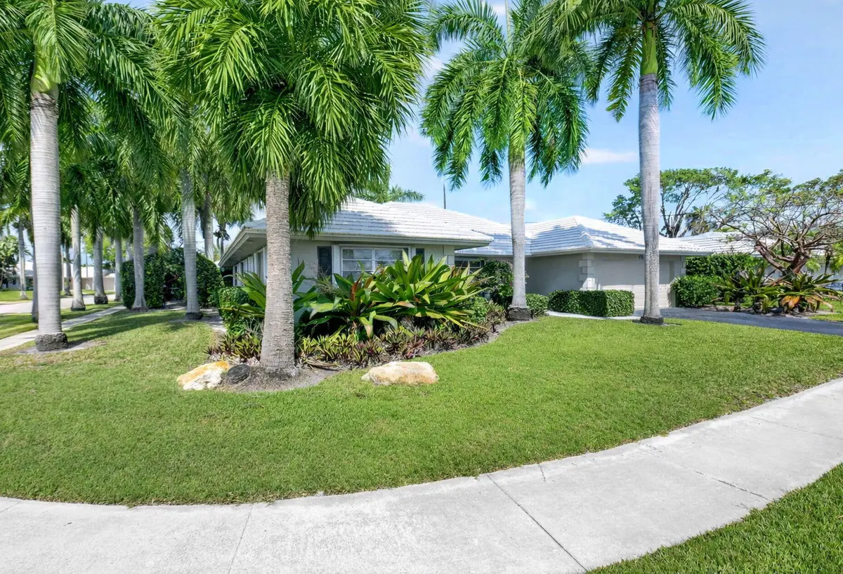 Sprawling Corner Lot at 1361 SW Sugar Plum Drive, Boca Raton