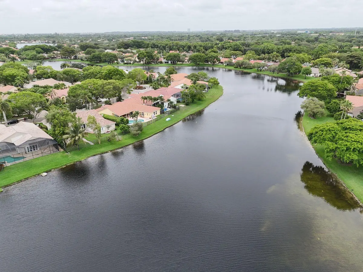 3RHuKFVQ at 1968 Water Ridge Drive, Weston