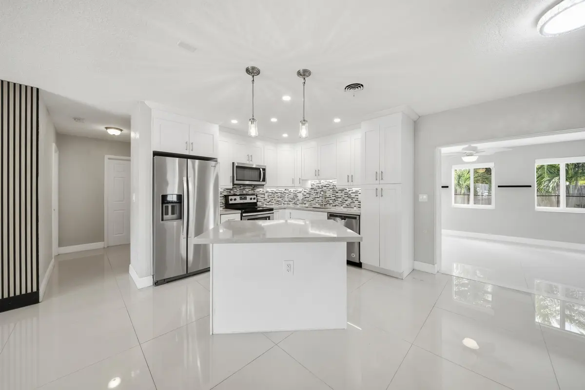 _30A9744 at 5031 NE 23rd Terrace, Lighthouse Point