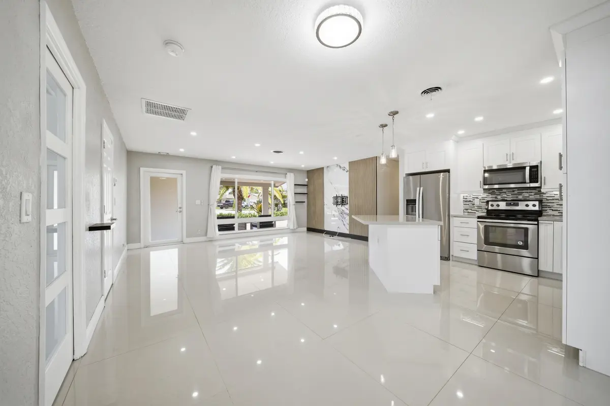 _30A9755 at 5031 NE 23rd Terrace, Lighthouse Point
