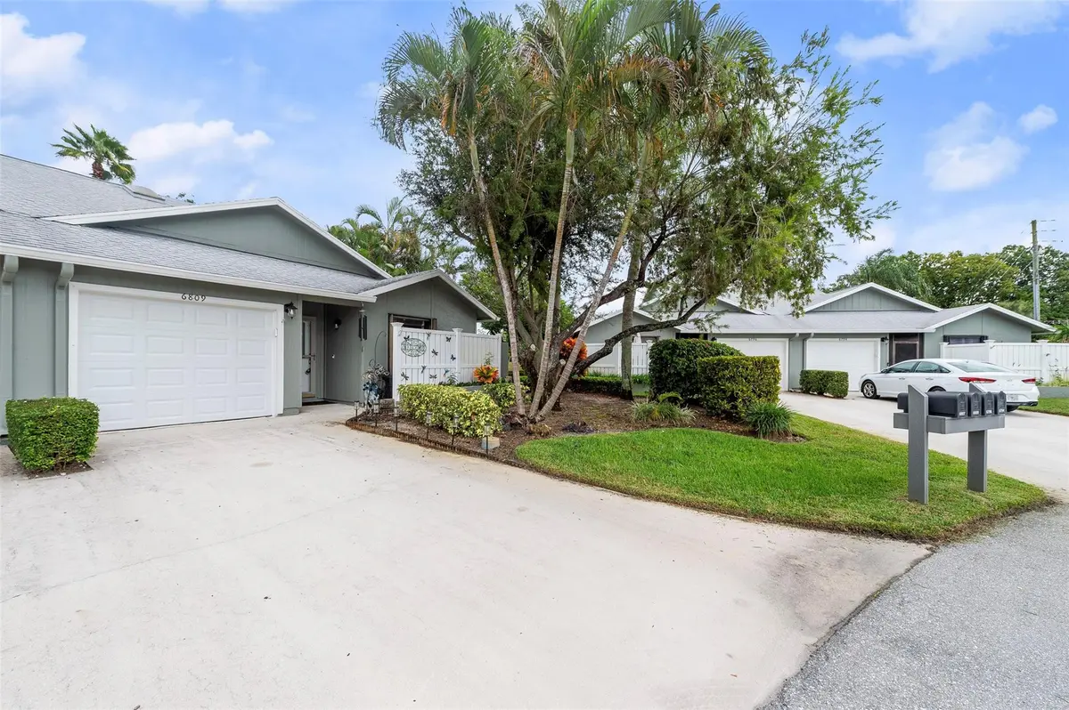 Photo 3 at 6809 SE Yorktown Drive, Hobe Sound