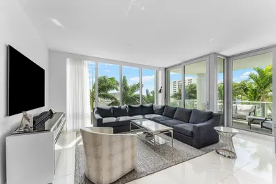 2 Water Club Way 403, North Palm Beach – Condominium for sale