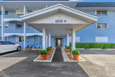 100 Shore Court 304, North Palm Beach – Condominium for rent