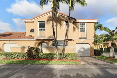 11303 Lakeview Drive 8-m, Coral Springs – Townhouse for sale