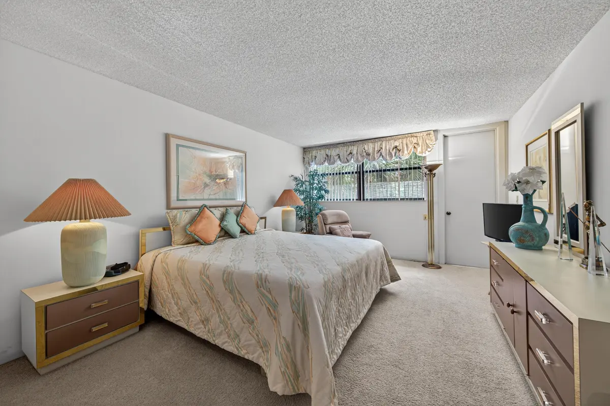 yager-7 at 16325 Golf Club Road 302, Weston