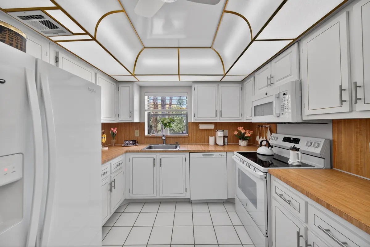 yager-31 at 16325 Golf Club Road 302, Weston