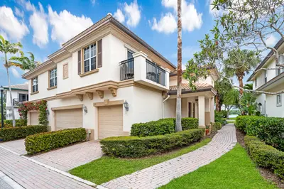 179 Evergrene Parkway, Palm Beach Gardens – Condominium for sale