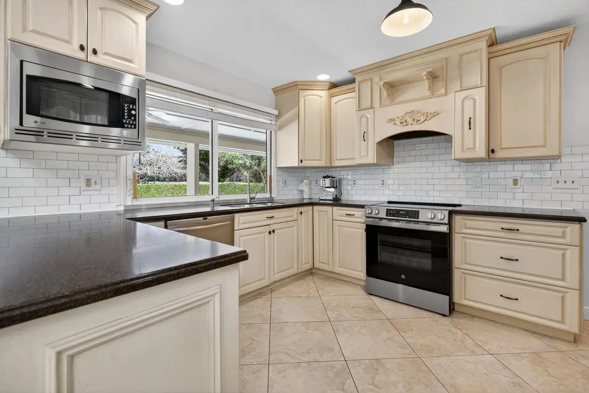 23-web-or-mls-_MLP0721 at 5741 SE Winged Foot Drive, Stuart