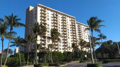 2000 S Ocean Boulevard 4a, Lauderdale-By-The-Sea – Condominium for sale