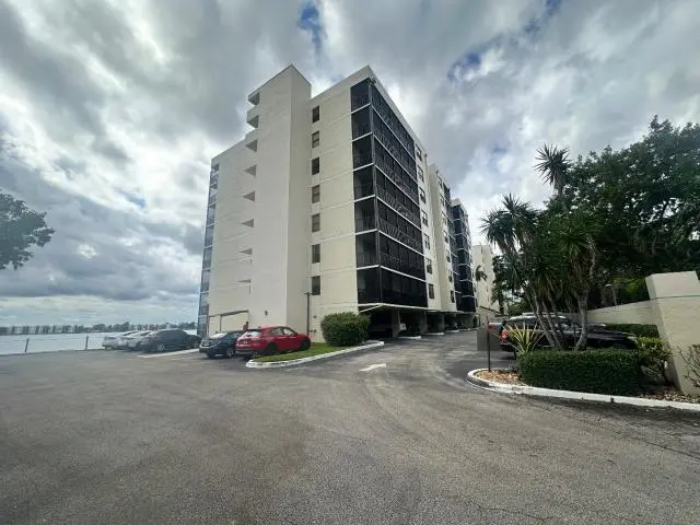 IMG_4831 at 105 Lake Emerald Drive 810, Oakland Park