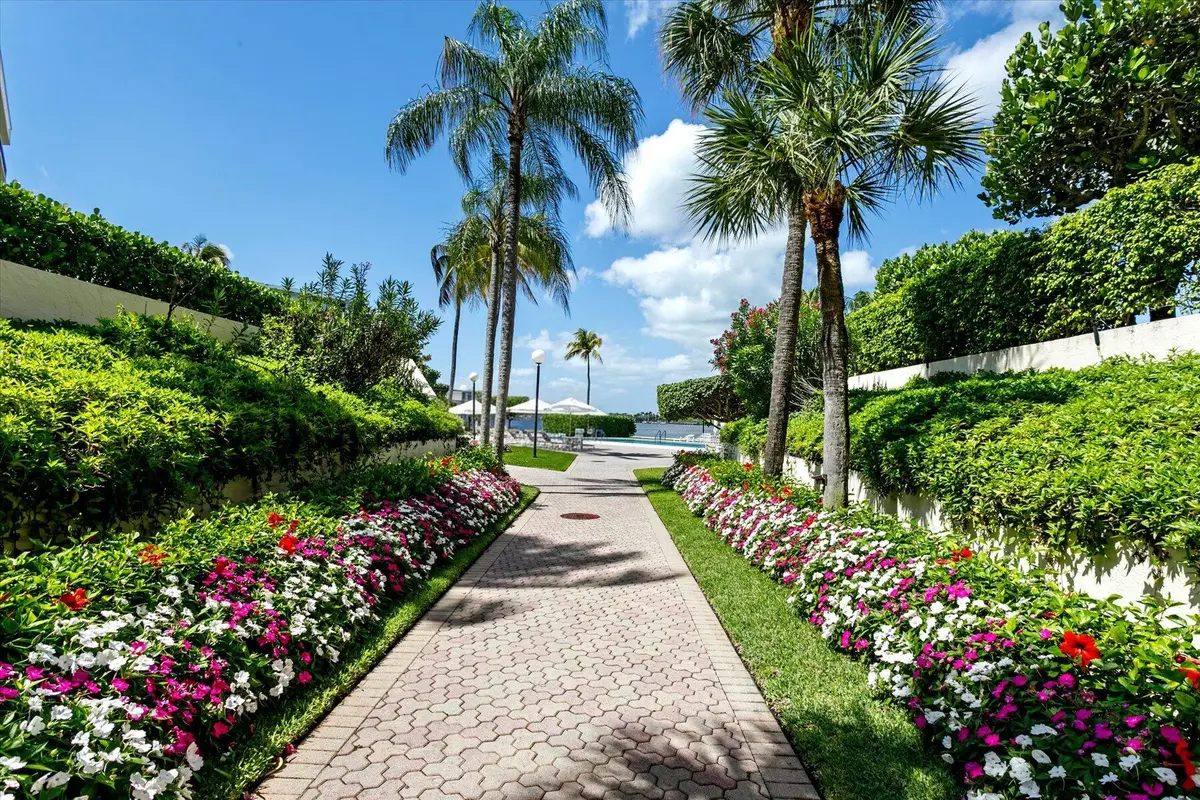 Gardens at 2778 S Ocean Boulevard 203s, Palm Beach