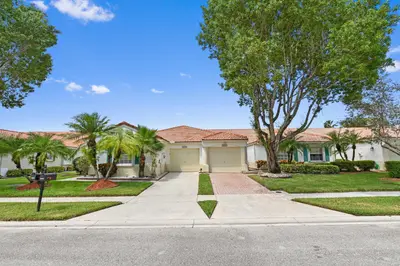 6077 Lake Hibiscus Drive, Delray Beach – Villa for sale