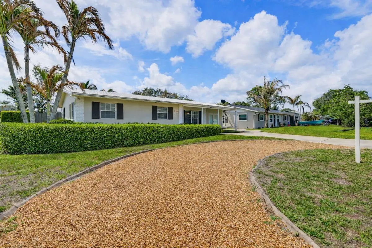 Suburban home with gravel driveway at 1864 SE Lafayette Street, Stuart