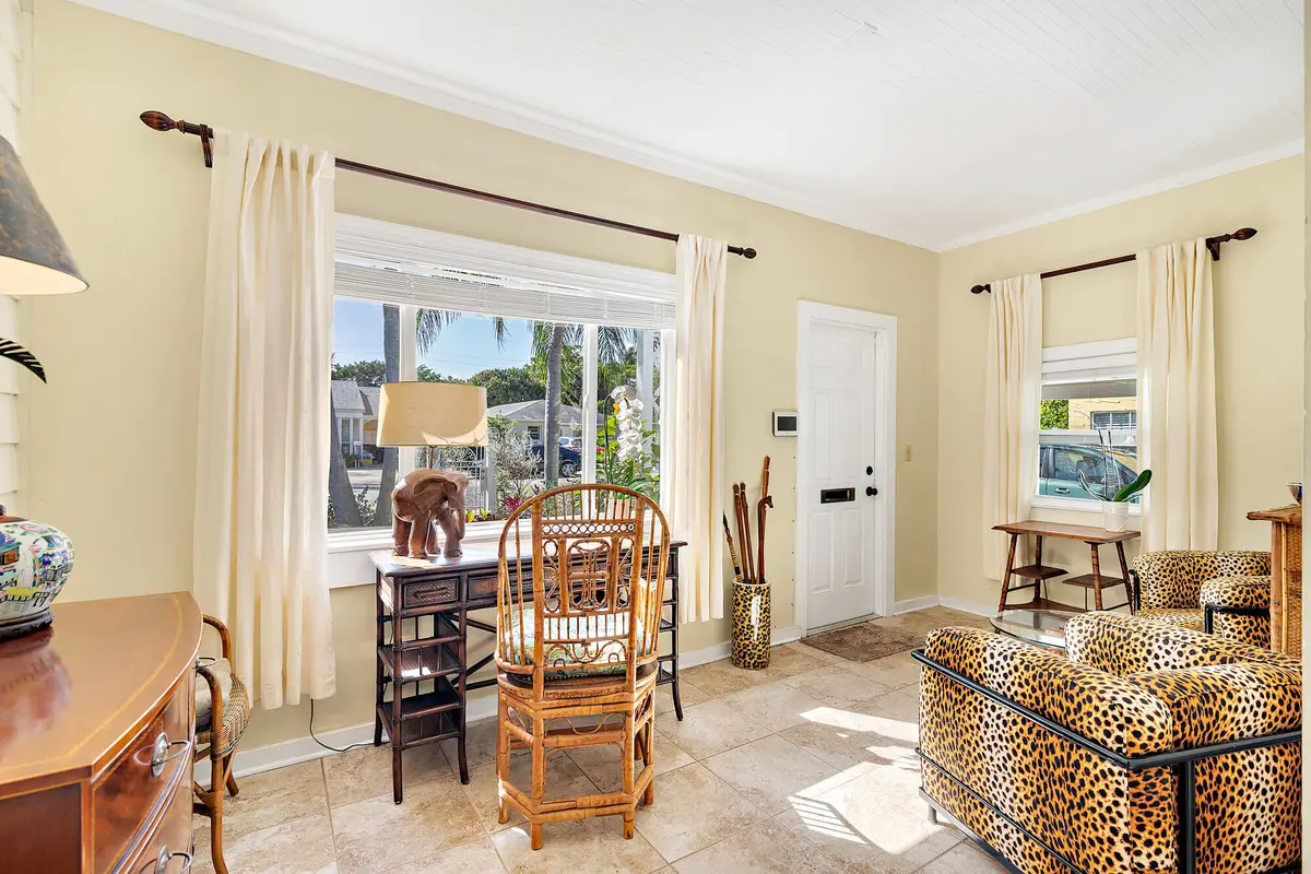 Entry at 311 Kenilworth Boulevard, West Palm Beach