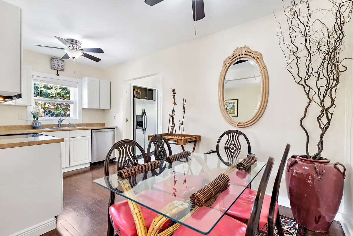 Dining at 311 Kenilworth Boulevard, West Palm Beach