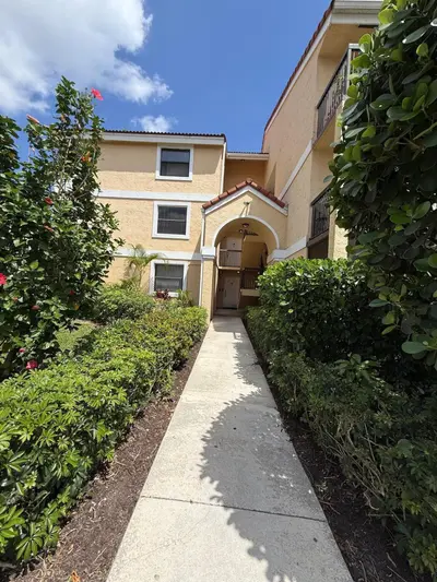 5721 Riverside Drive 301b5, Coral Springs – Condominium for sale