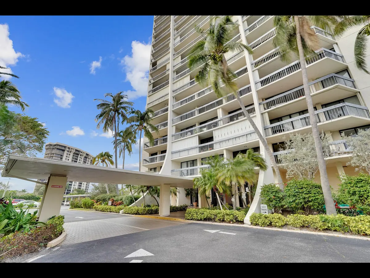 2400 Pres. #401 at 2400 Presidential Way 401, West Palm Beach