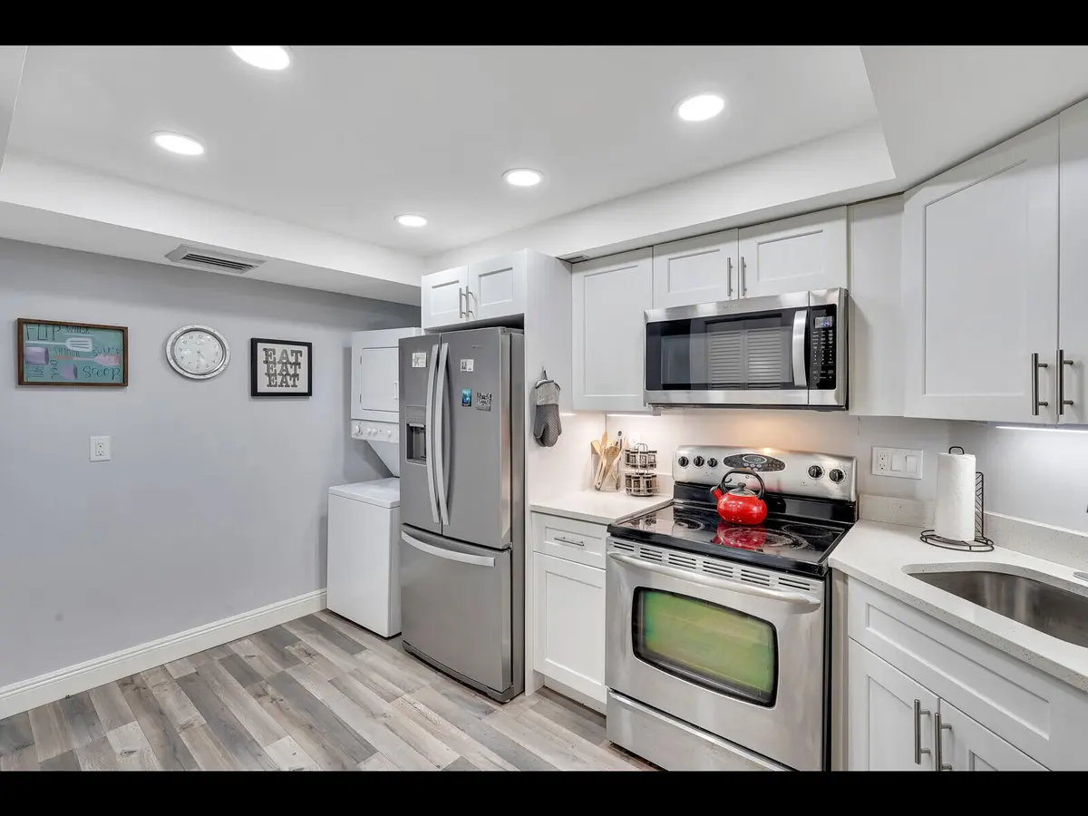 2400 Pres. #401 at 2400 Presidential Way 401, West Palm Beach