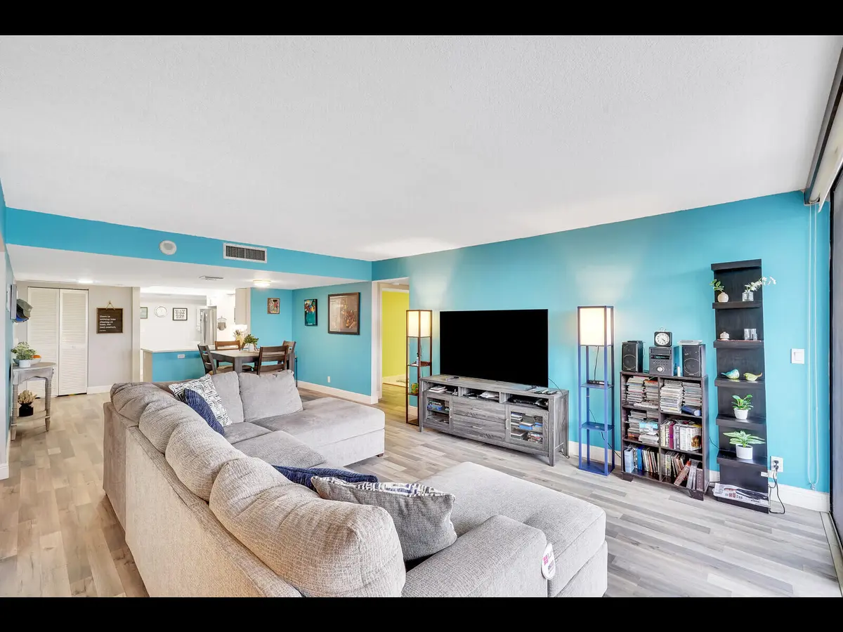 2400 Pres. #401 at 2400 Presidential Way 401, West Palm Beach