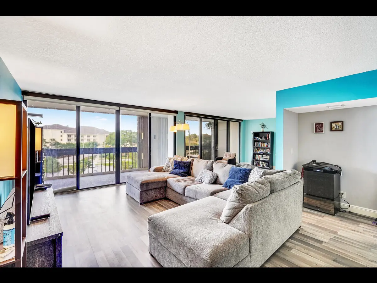 2400 Pres. #401 at 2400 Presidential Way 401, West Palm Beach