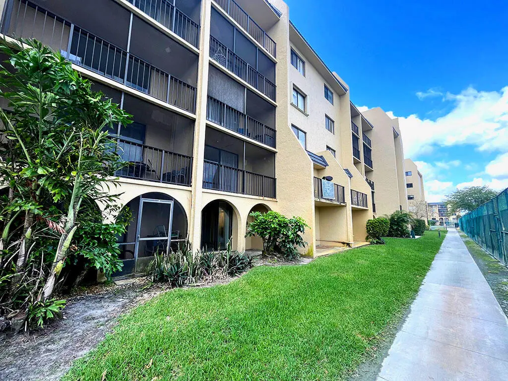 11 (1) at 2828 Tennis Club Drive 207, West Palm Beach