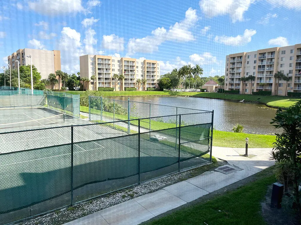 10 (1) at 2828 Tennis Club Drive 207, West Palm Beach