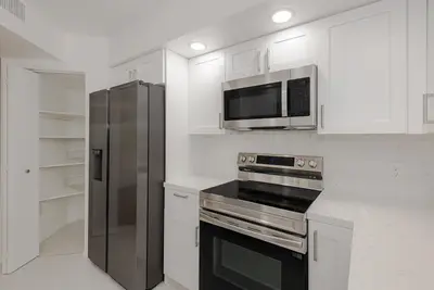 13800 SW 14th Street 211, Pembroke Pines – sold