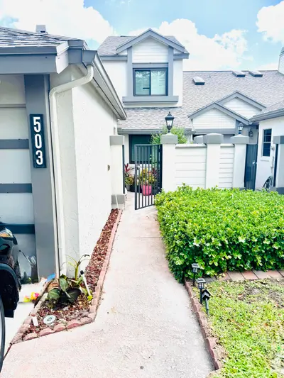 503 Landings Boulevard, Greenacres – Townhouse for sale