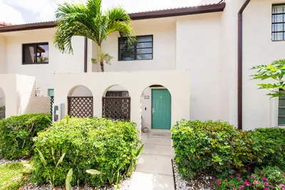 21820 Cypress Circle 25d, Boca Raton – sold