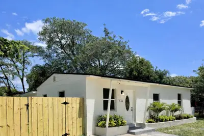 1525 NW 14th Court, Fort Lauderdale – sold