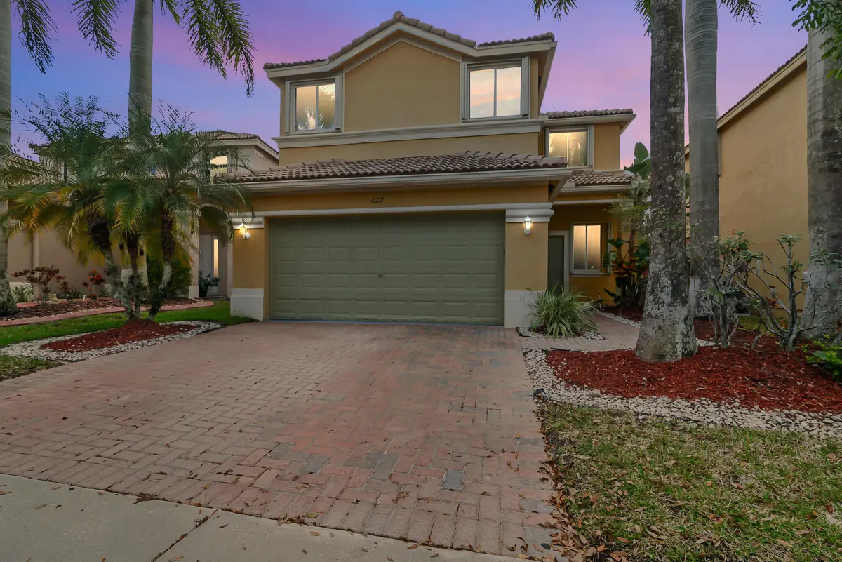 iUSE photography_DSC_9524 twilight at 627 Conservation Drive, Weston