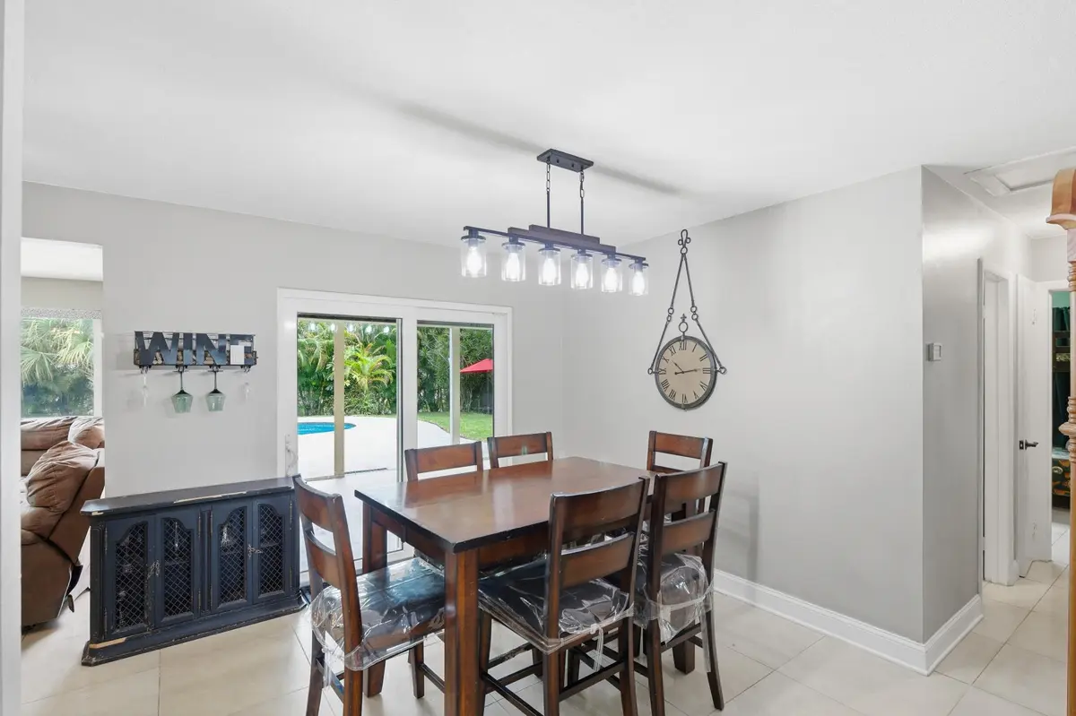 Dining at 316 Riverdale Road, Palm Springs