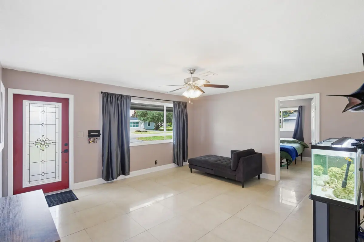 Sitting room at 316 Riverdale Road, Palm Springs