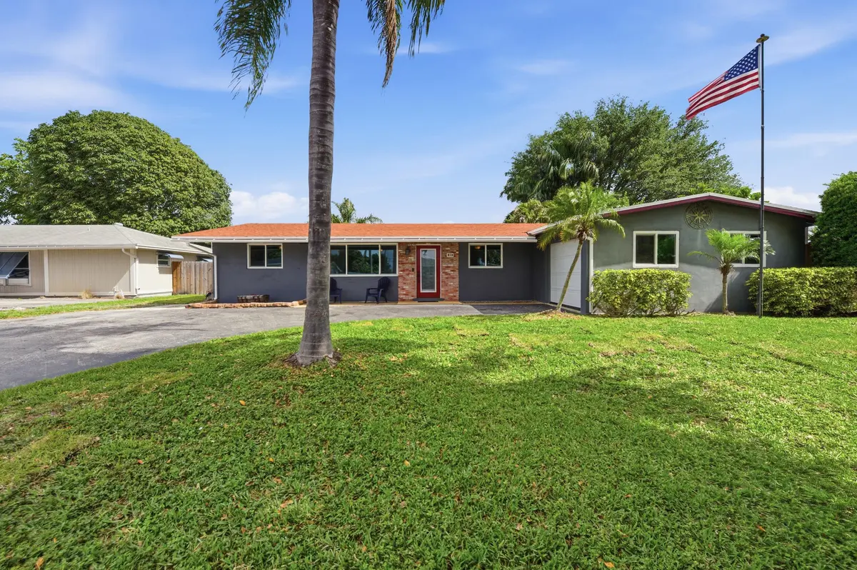 Front of the home at 316 Riverdale Road, Palm Springs