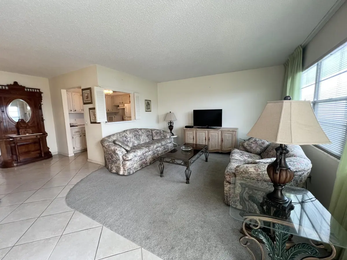 3f3a7769-a2c8-4858-a602-52fdbdb9aa14 at 4116 Cambridge E, Deerfield Beach