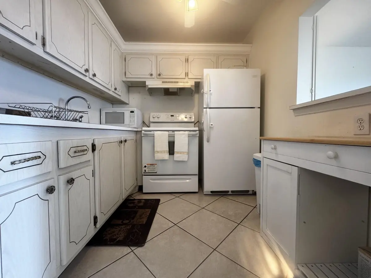 KIT at 4116 Cambridge E, Deerfield Beach