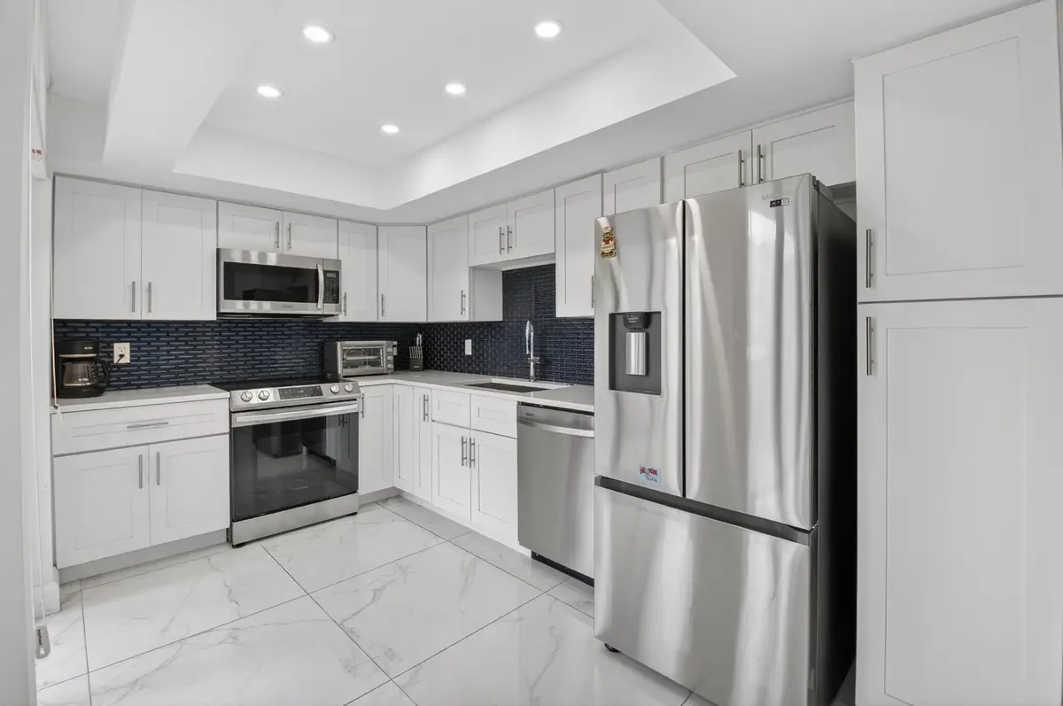 Led Lighting at 6815 Willow Wood Drive 4012, Boca Raton