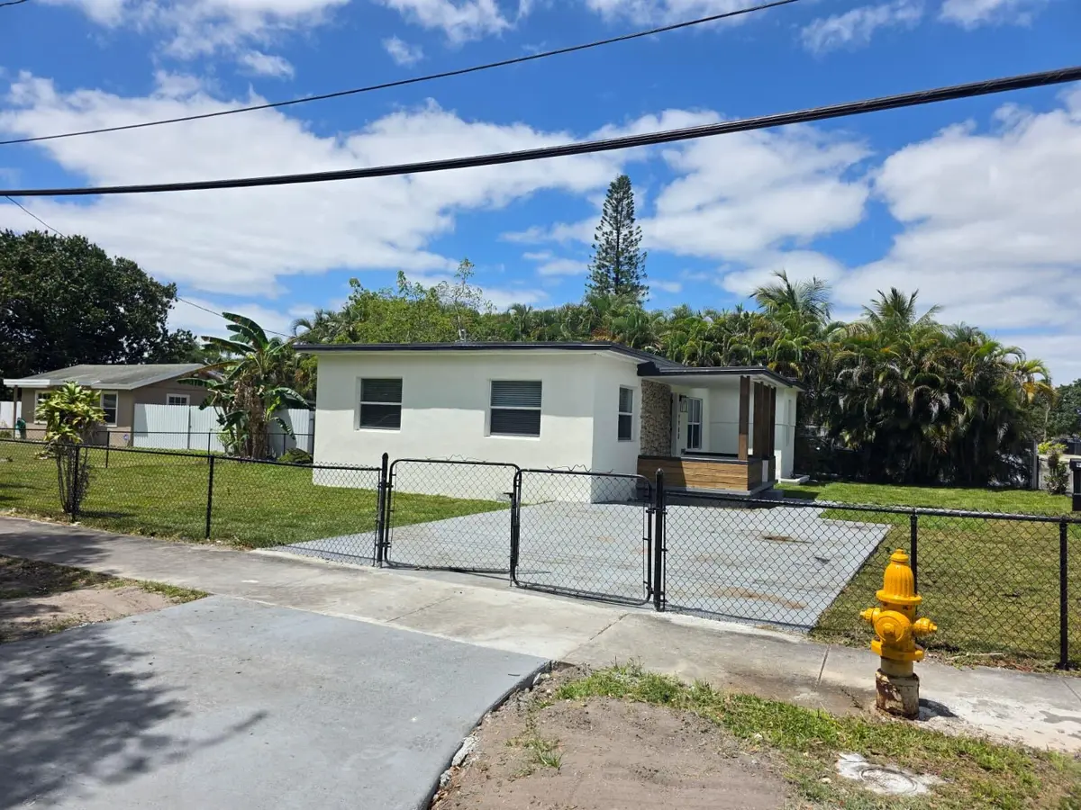 1-986ed593-efb4-4365-9159-2811870c5ff9 at 9900 NW 25th Avenue, Miami