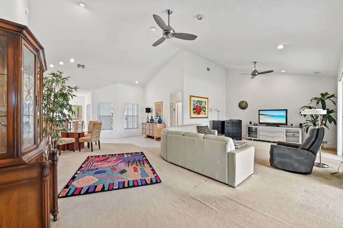 15 Living room 02 at 11618 Briarwood Circle 4, Boynton Beach