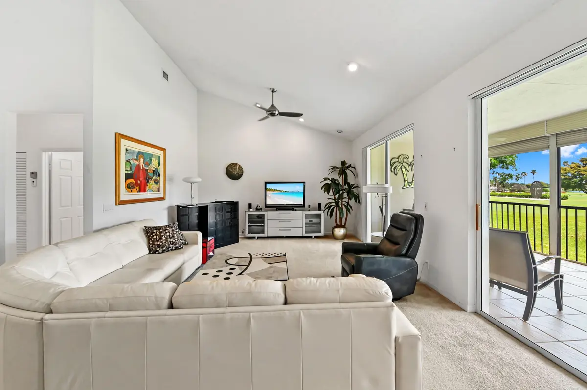 16 Living room 03 at 11618 Briarwood Circle 4, Boynton Beach