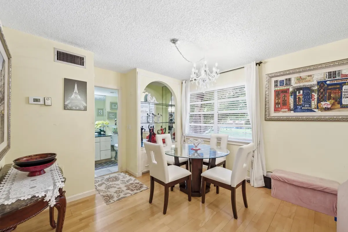 Dining area at 112 Lake Anne Drive, West Palm Beach