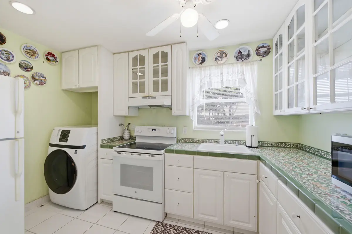 Kitchen at 112 Lake Anne Drive, West Palm Beach