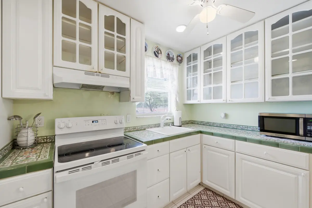 Kithchen at 112 Lake Anne Drive, West Palm Beach