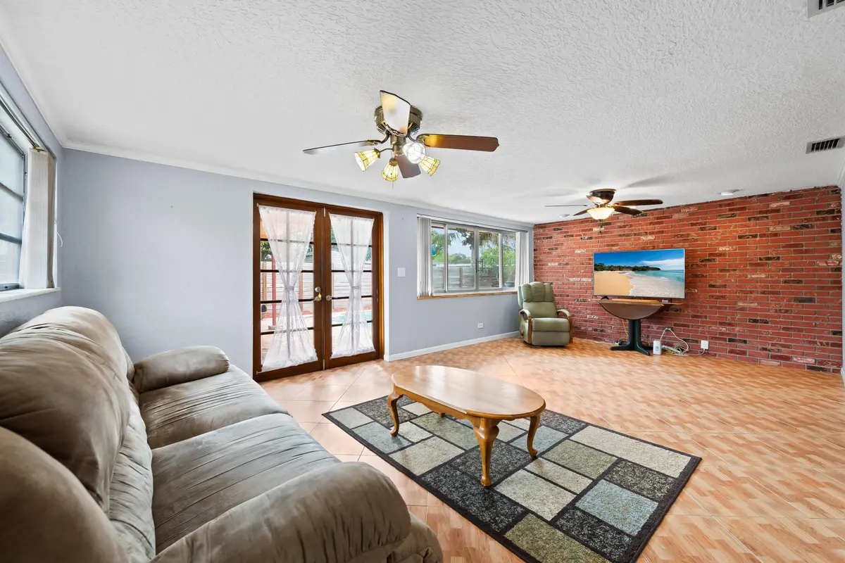 Family Room at 5018 SW 91st Terrace, Cooper City