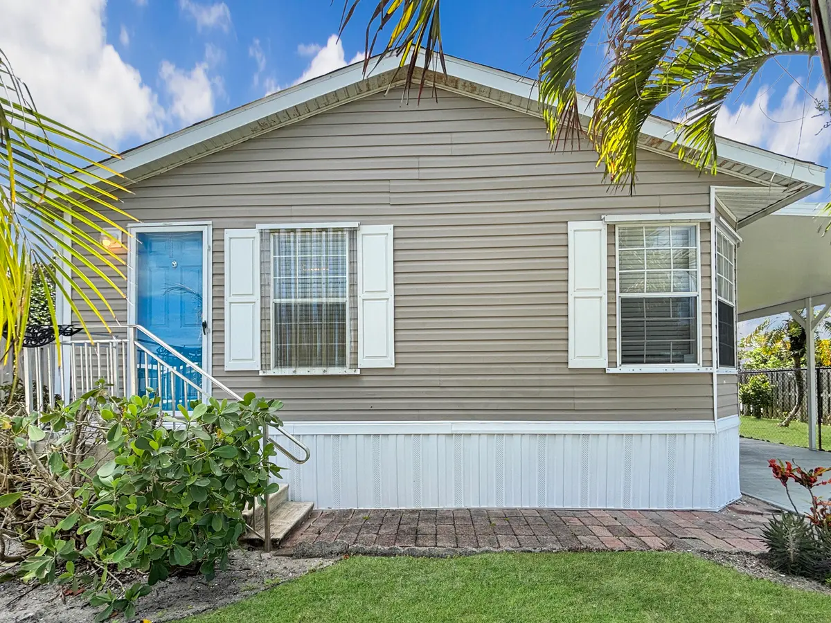 6dc6b297435dc6099cfb9014d4bad502cd0af803 at 7568 SE Swan Avenue, Hobe Sound