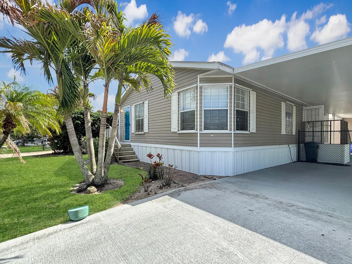 695ad9dc1a61e117879c933bc0b8d0695cb6667c at 7568 SE Swan Avenue, Hobe Sound